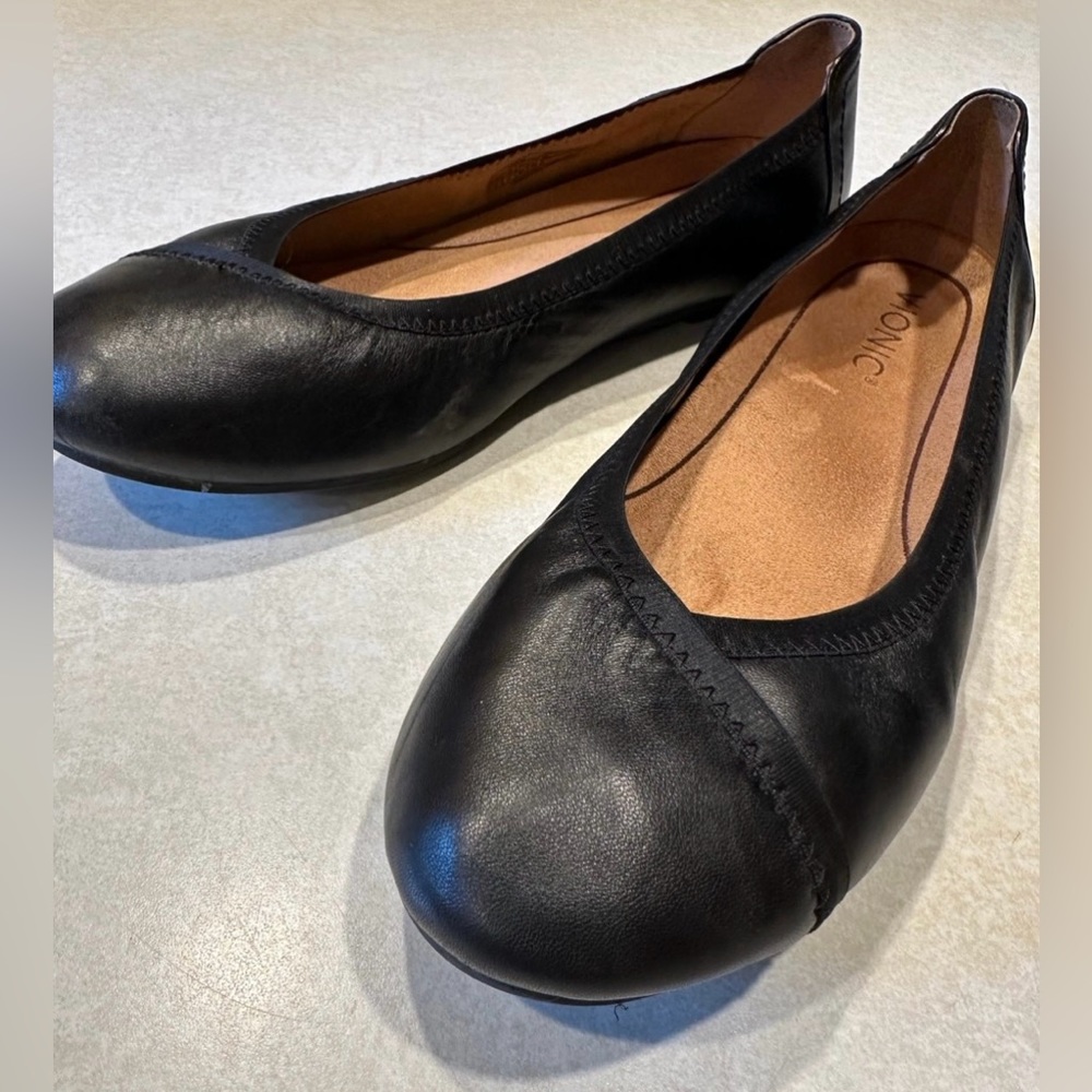 Vionic Caroll Leather Flats